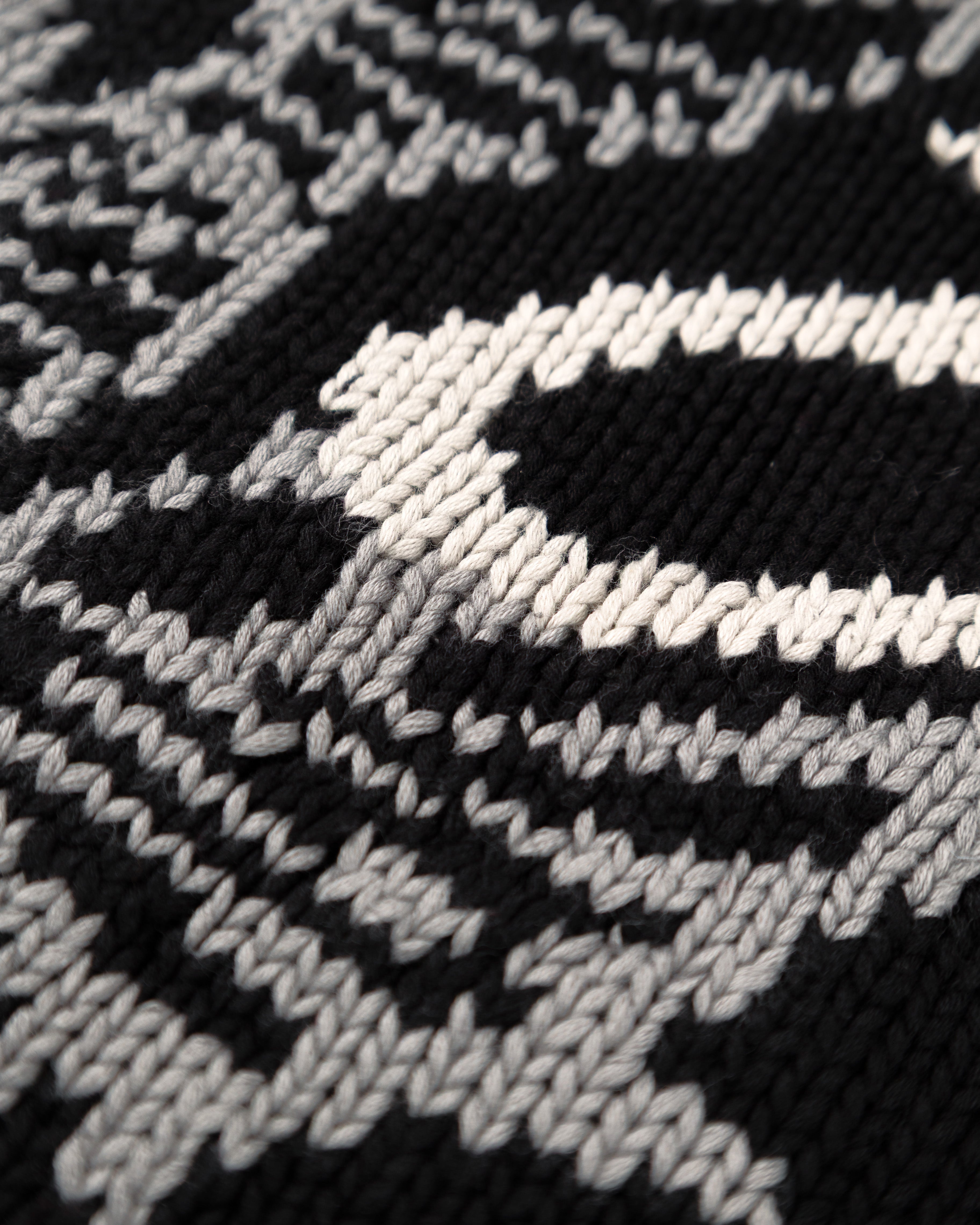 BLACK BATTLE KNIT