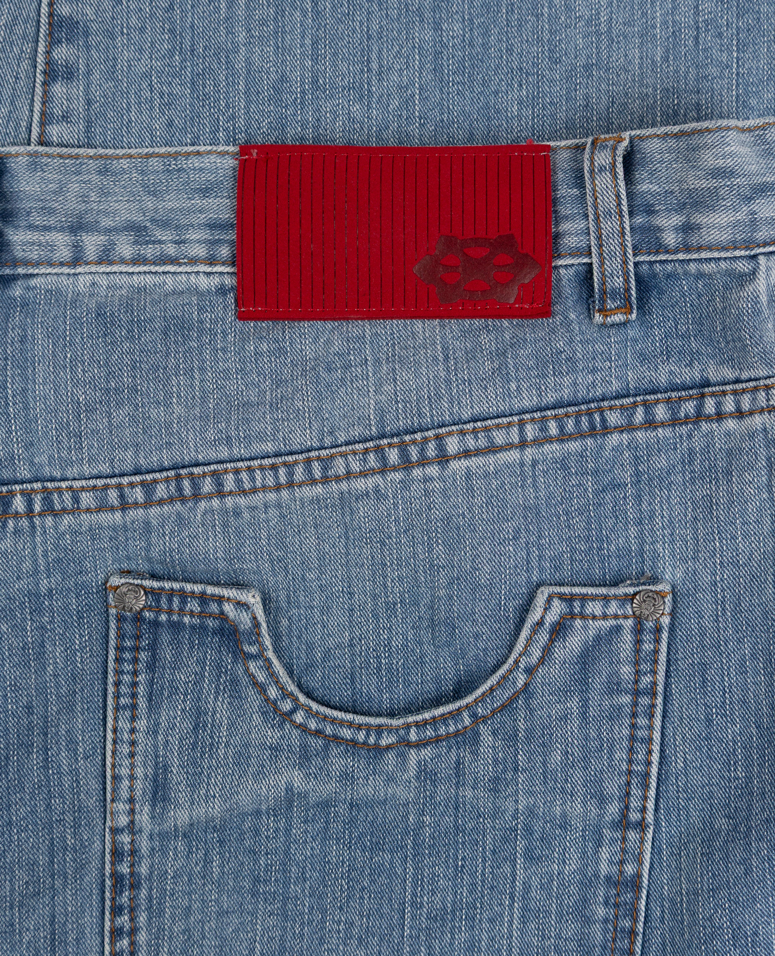 LOOSE-FIT EVERYDAY DENIM