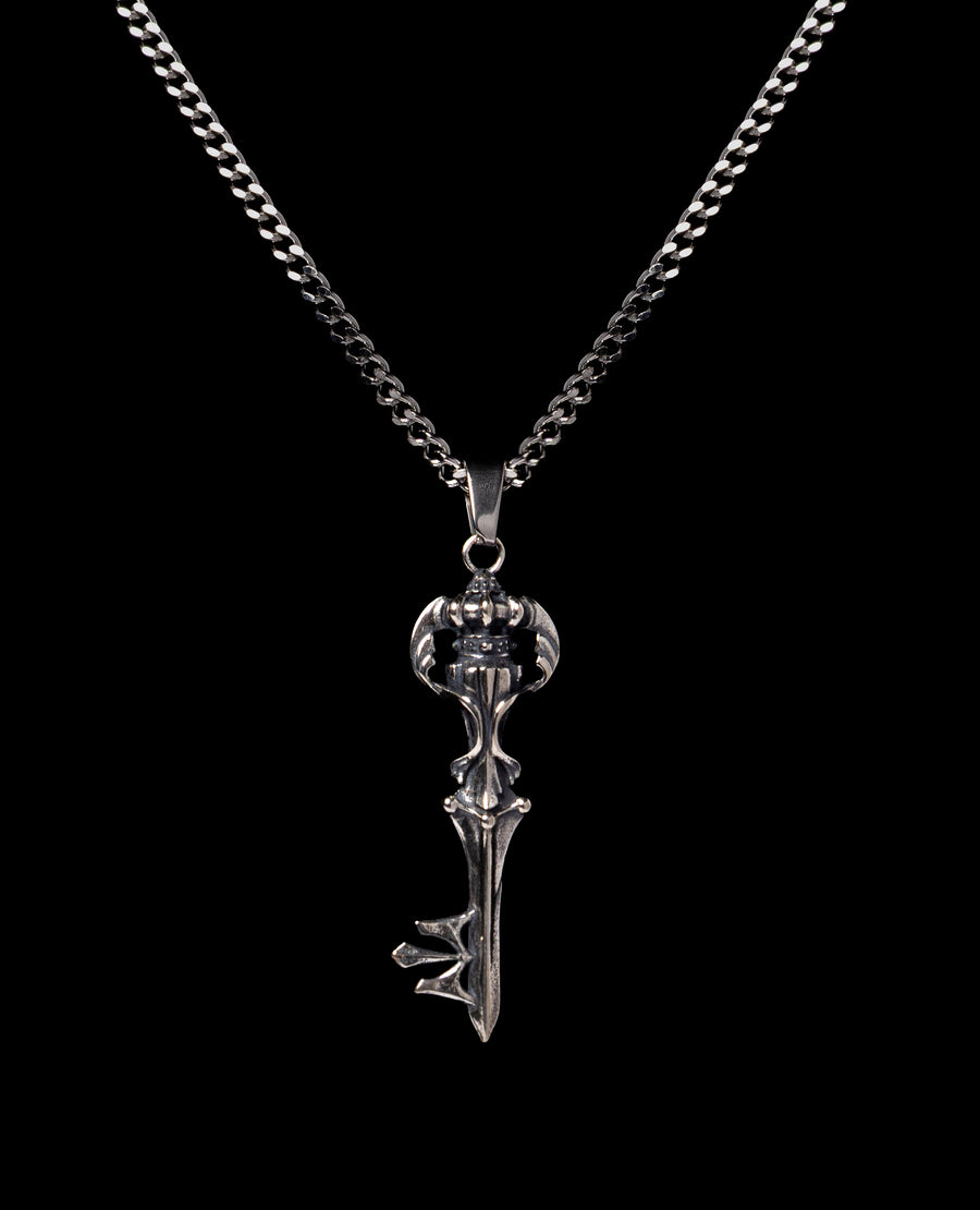 ROYAL KEY NECKLACE