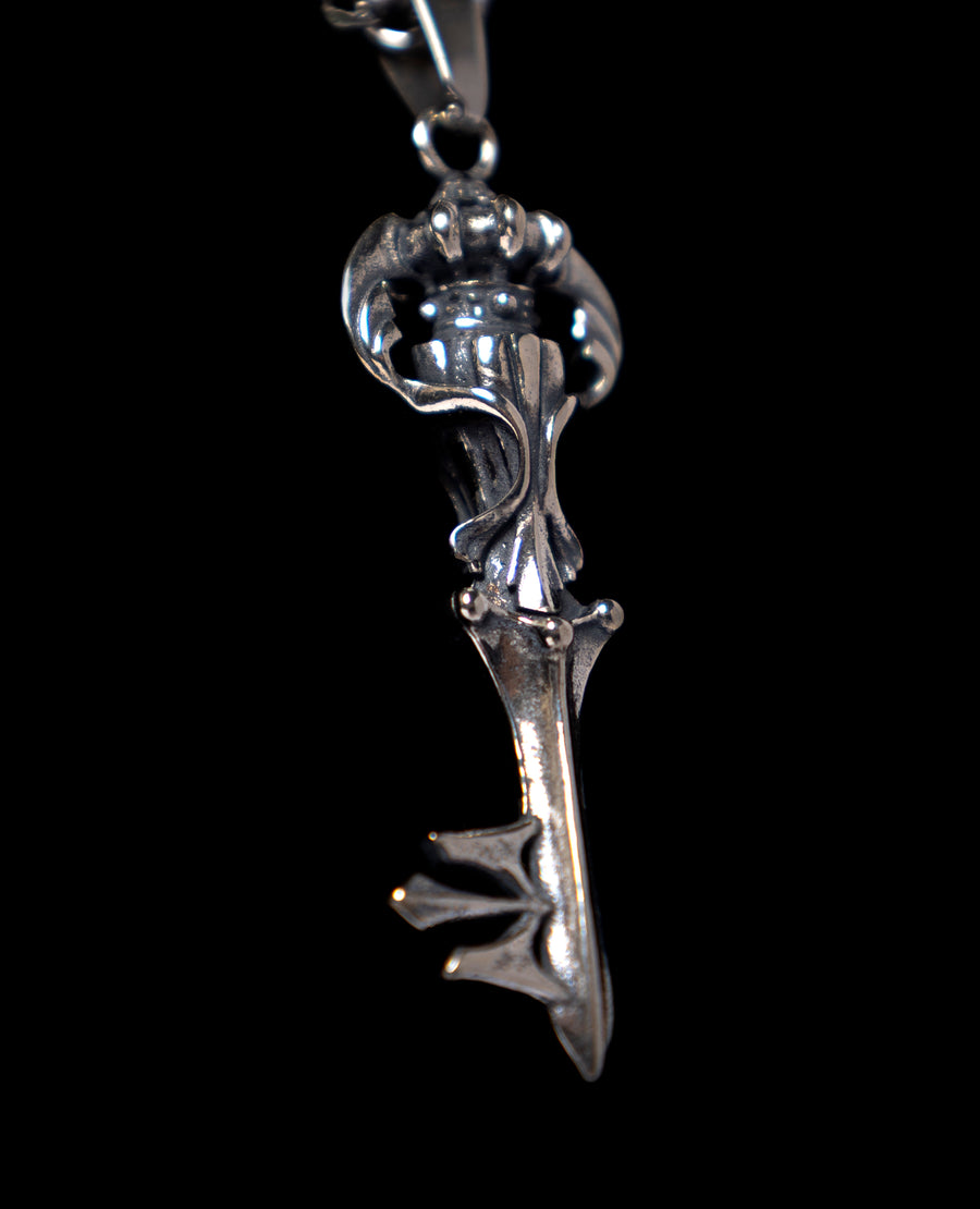ROYAL KEY NECKLACE