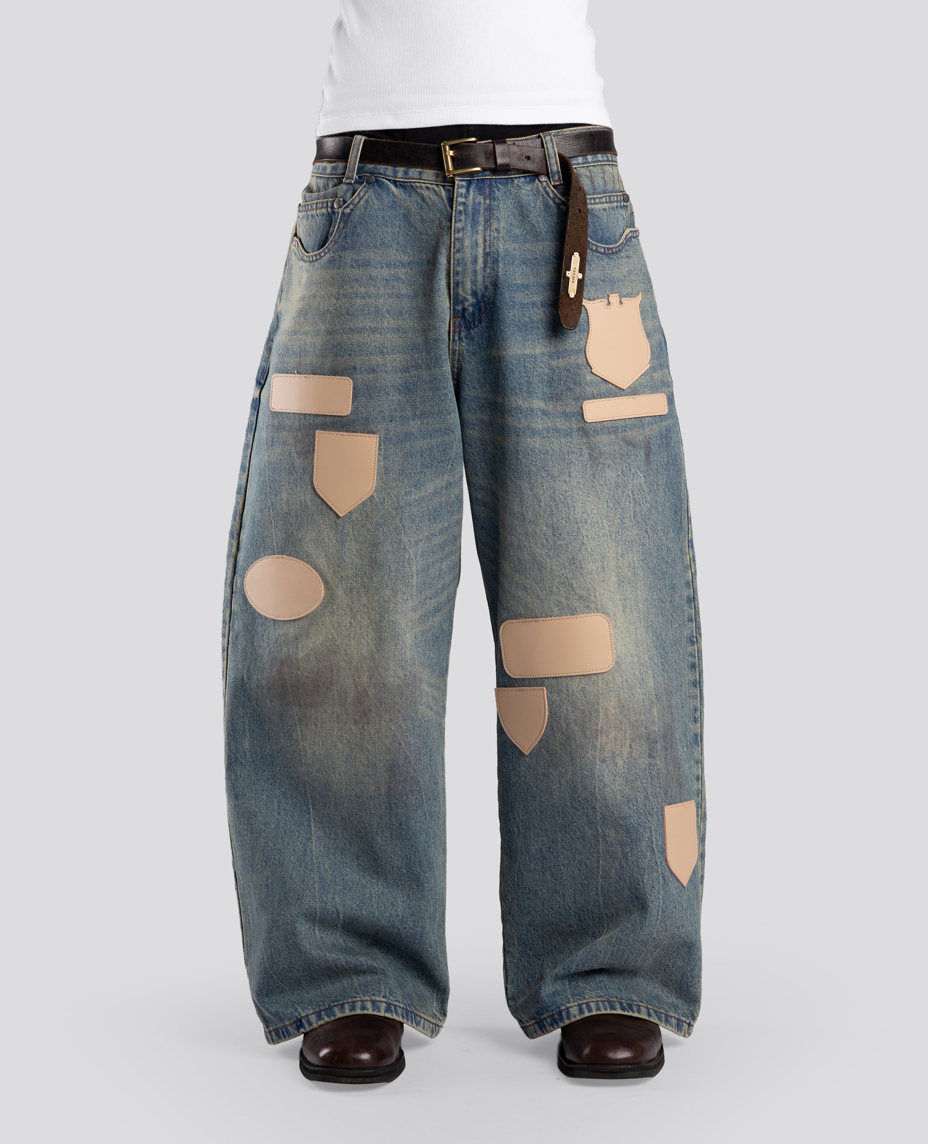 ULTRA-LOOSE BLUE BADGES DENIM