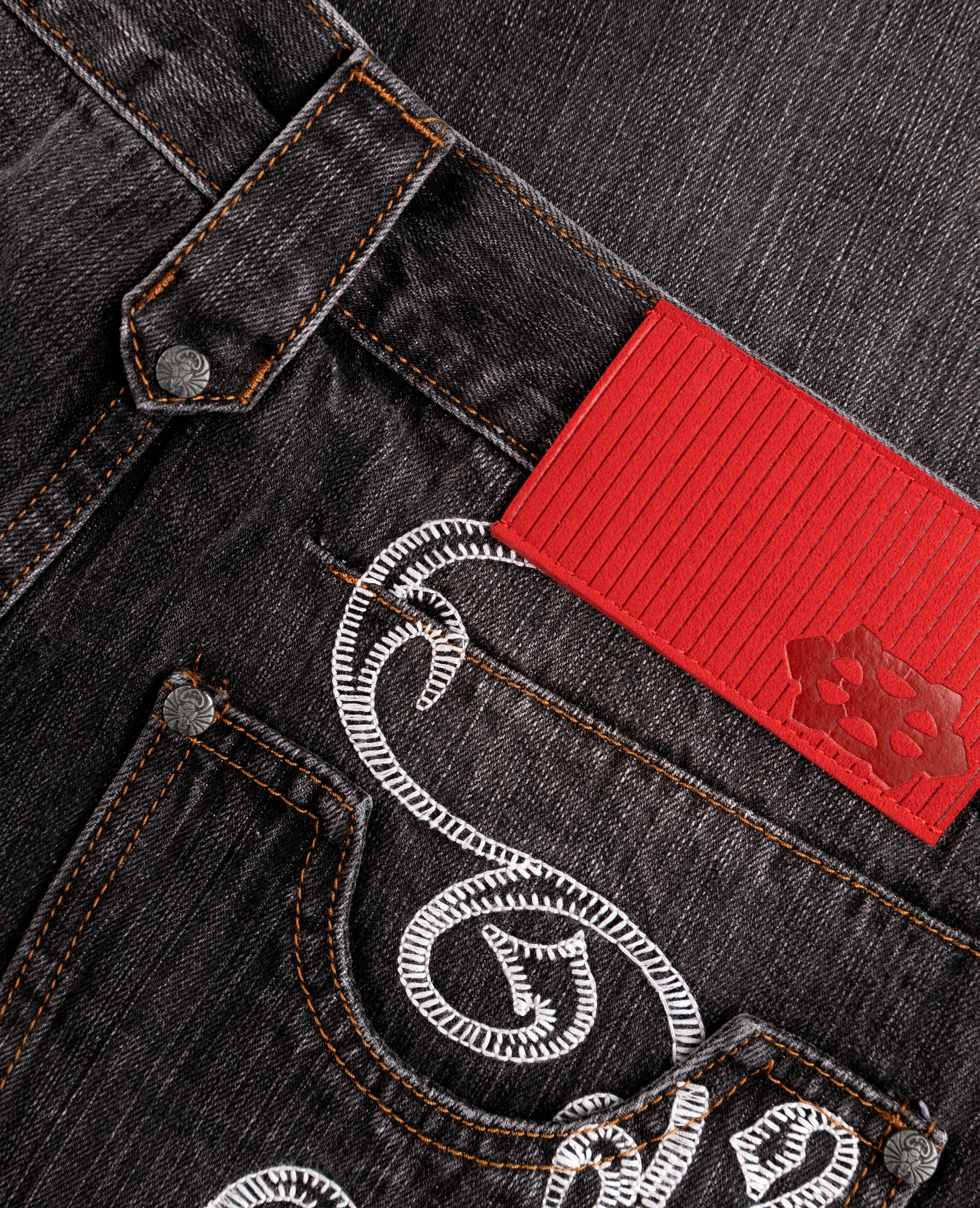 BLACK OPENING BOOTCUT DENIM