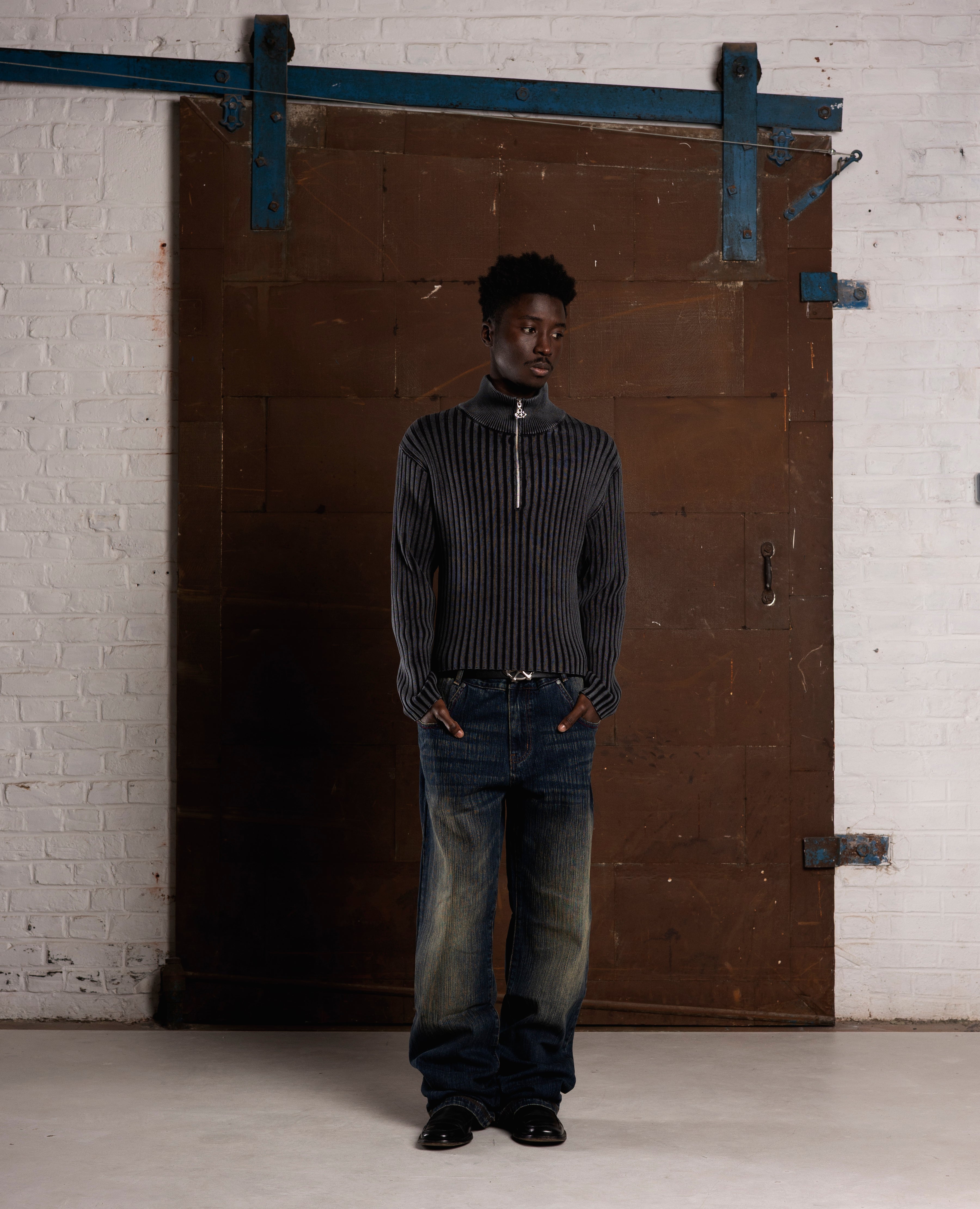 BLACK FITTED RIBBED KNITWEAR